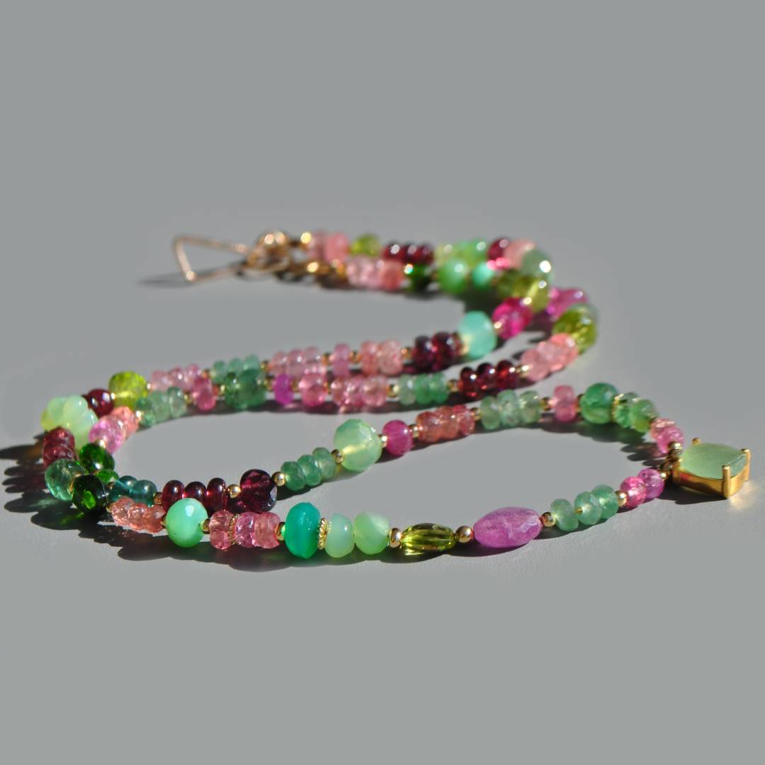 collier tourmaline rose et bleue, diopside, Chrysoprase, calcédoine, apatite, emeraude-7
