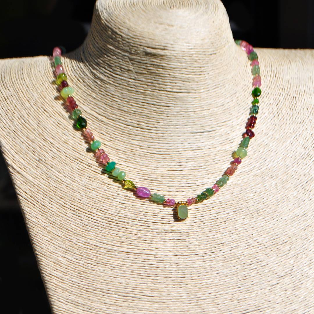 collier tourmaline rose et bleue, diopside, Chrysoprase, calcédoine, apatite, emeraude-9