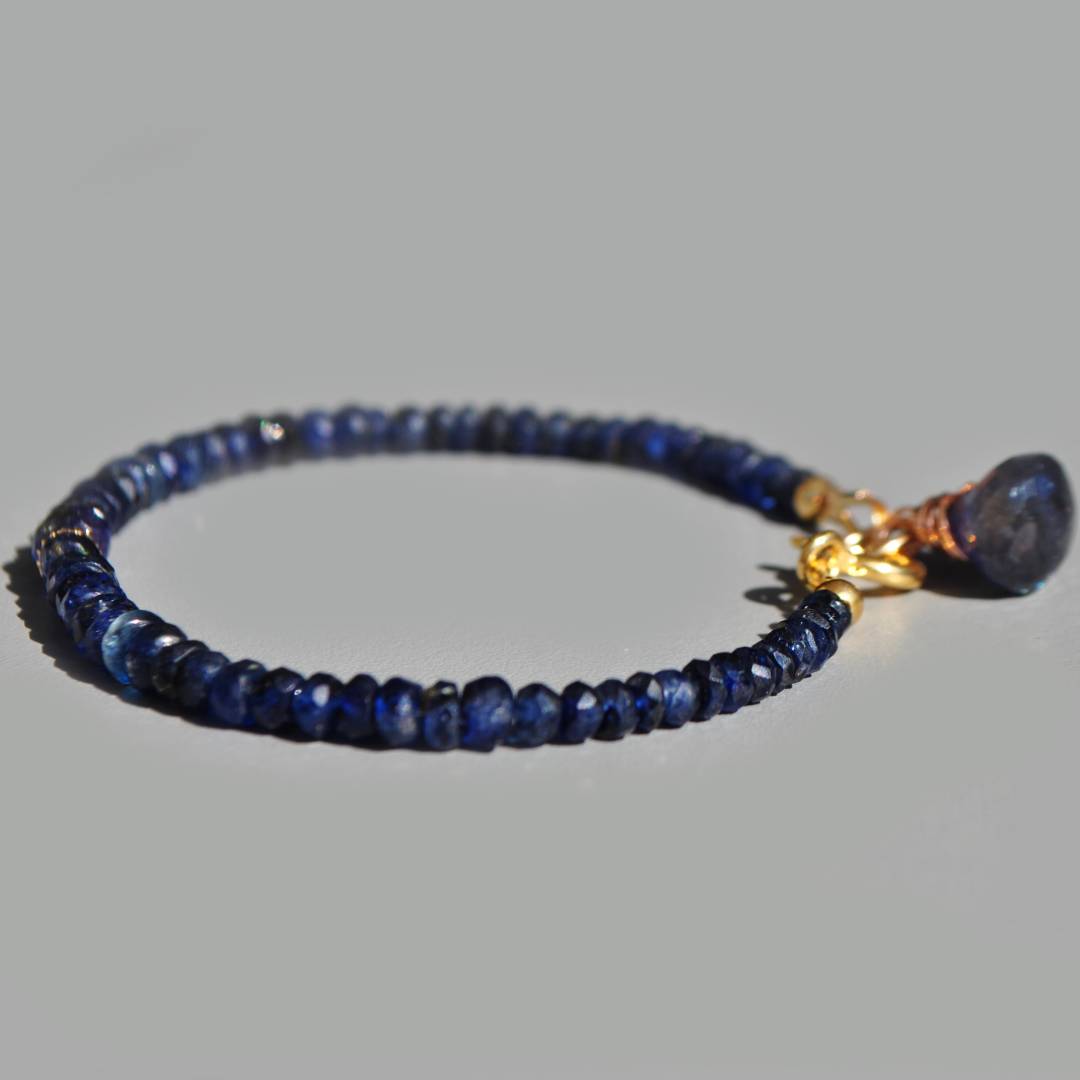 bracelet saphir bleu Iolite charm-4