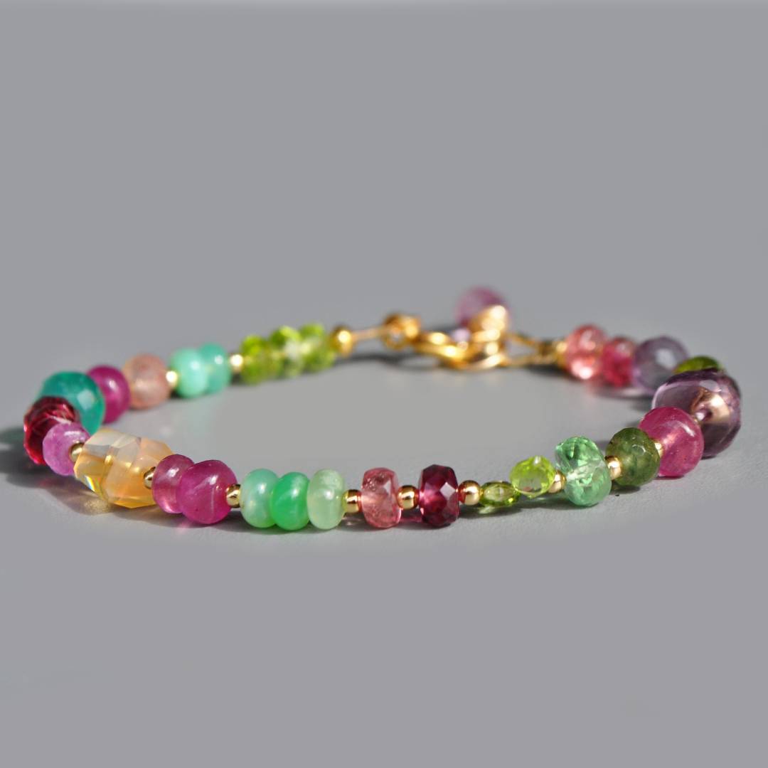 Bracelet pierres rose verte jaune saphir