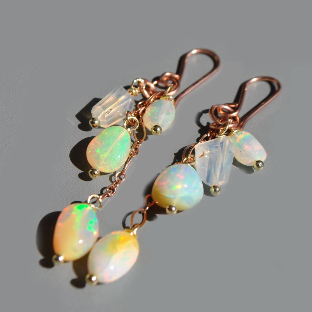 Boucles doreille pendantes opale welo ethiopienne