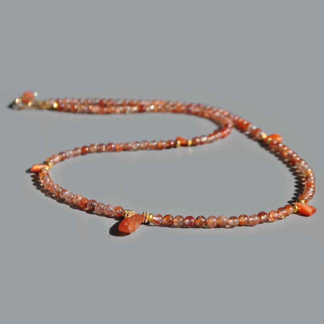 collier long quartz rutile rouge pierre de soleil
