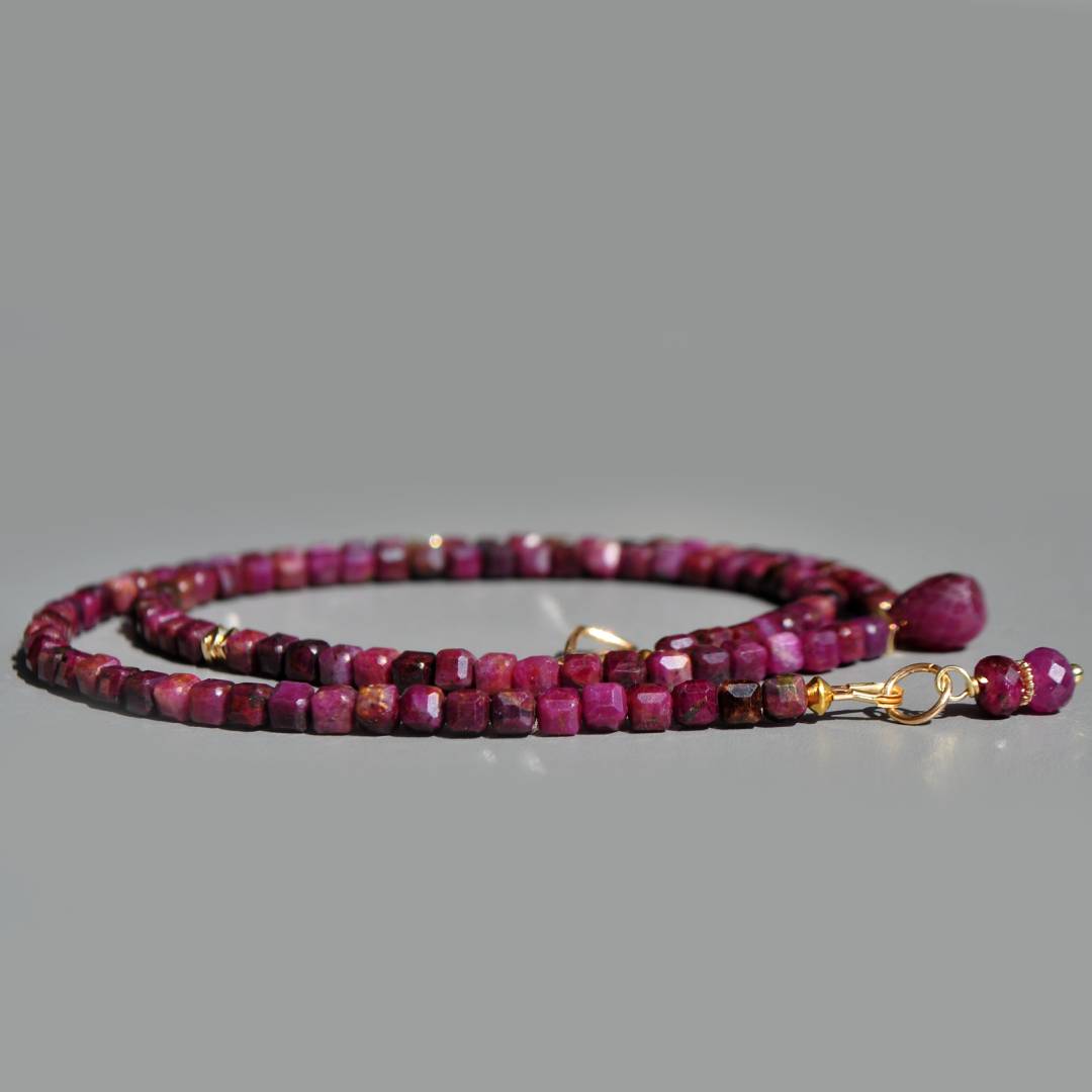 collier rubis goutte pierre taillée(4)
