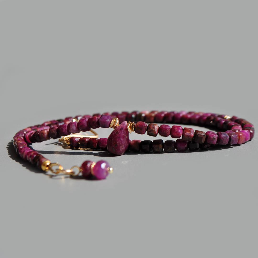 collier rubis goutte pierre taillée(5)