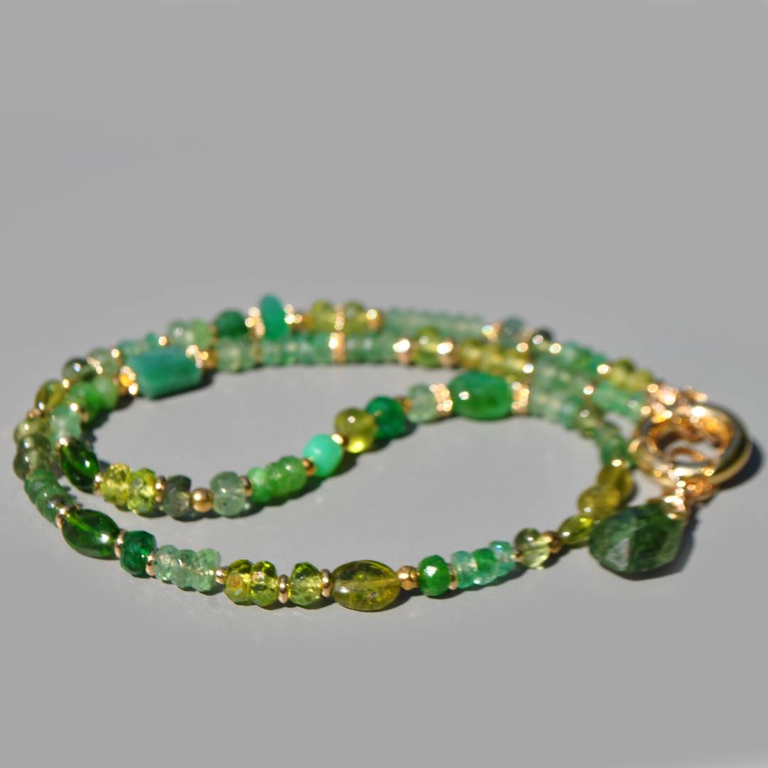 Collier Multi-pierres vertes gros anneau fermoir(3)