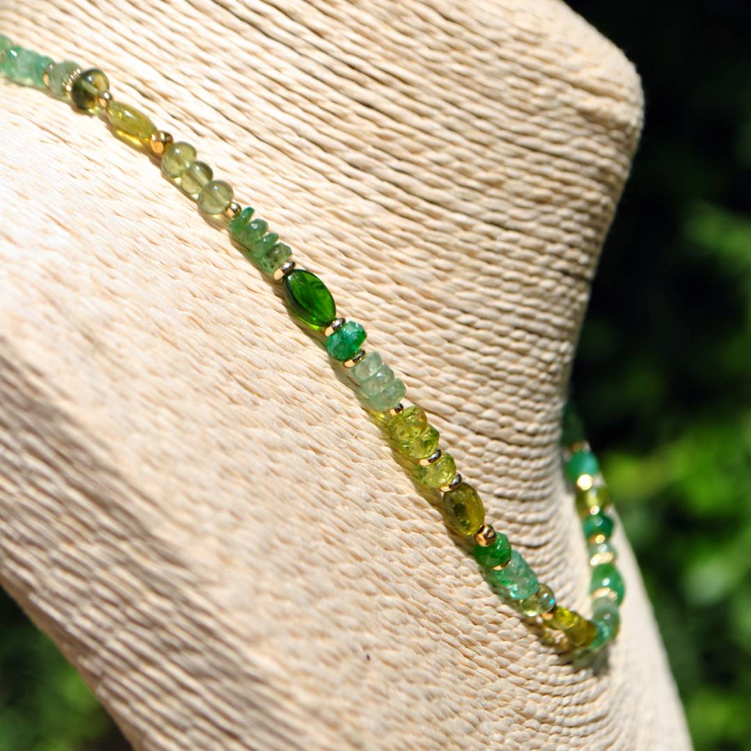 Collier Multi-pierres vertes gros anneau fermoir(5)