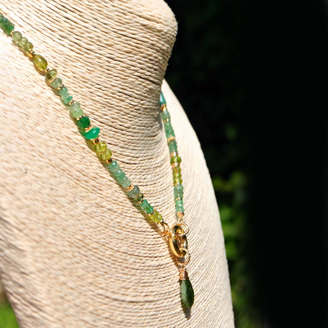 Collier Multi-pierres vertes gros anneau fermoir(6)