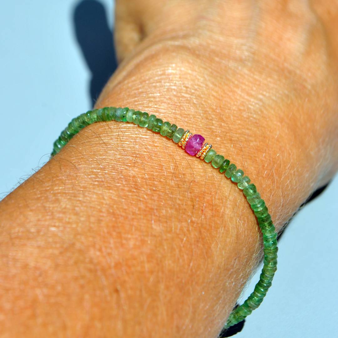 bracelet emeraude saphir rose central(5)