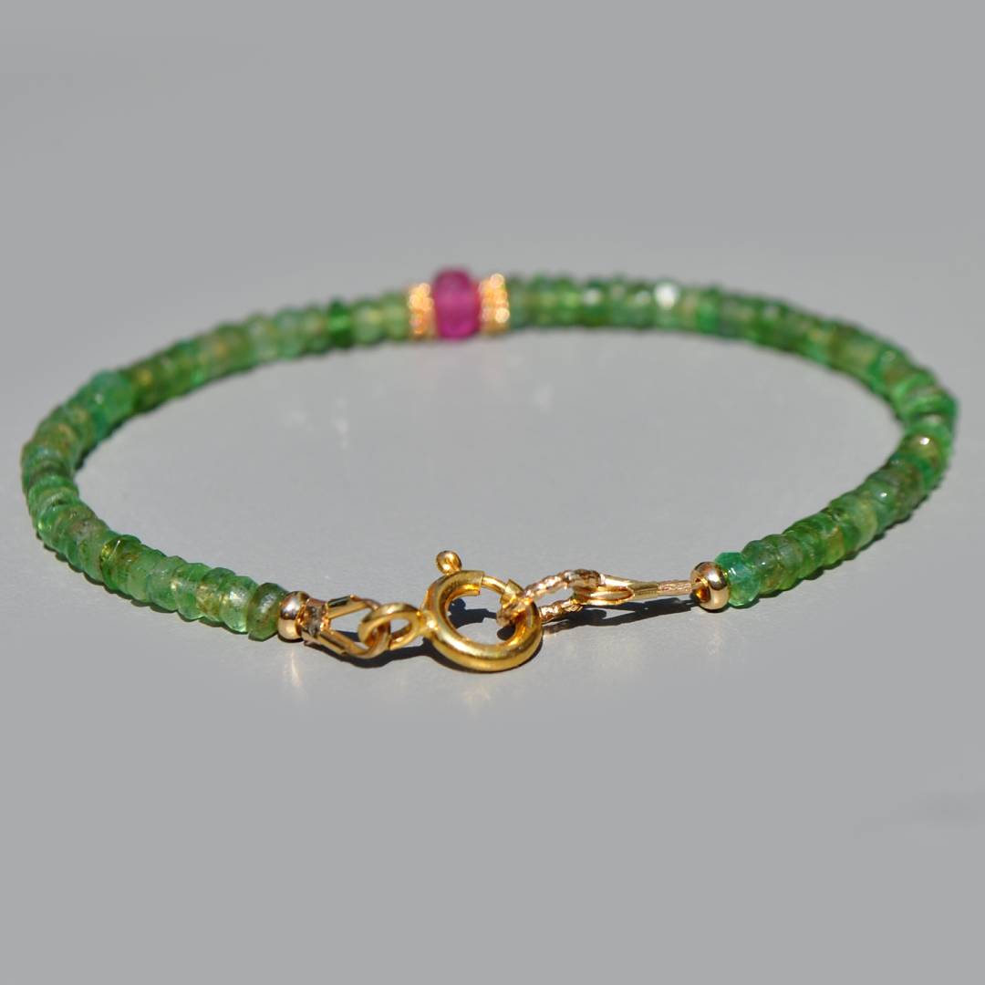 bracelet emeraude saphir rose central(2)