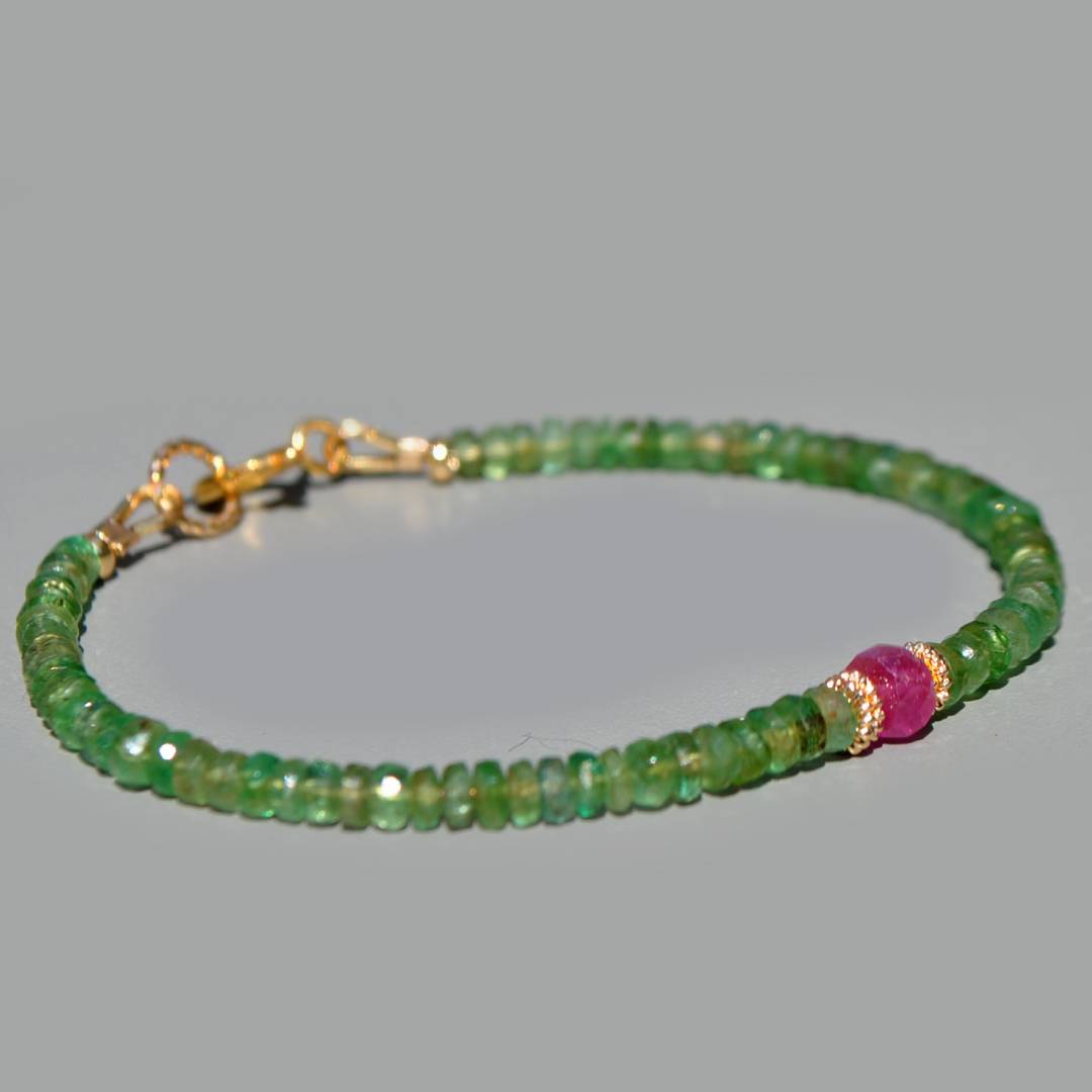bracelet emeraude saphir rose central(3)