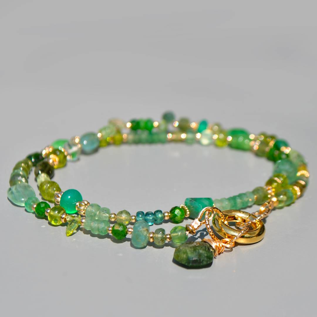 Collier fermoir anneau mousqueton pierres vertes(3)