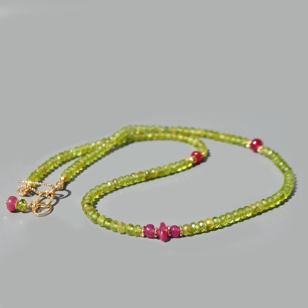 collier long Peridot saphir rose