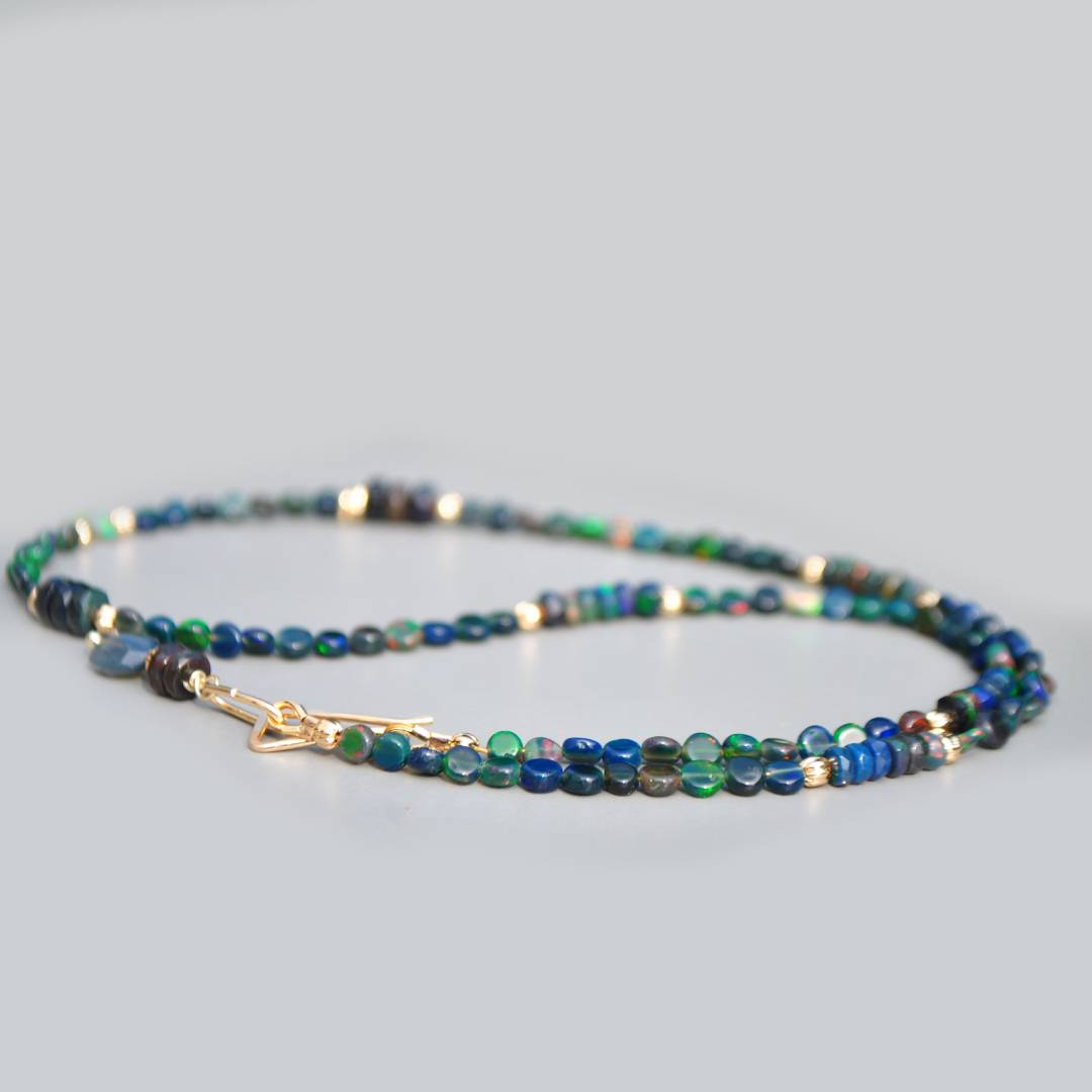 Collier opale noir goutte facettes-3
