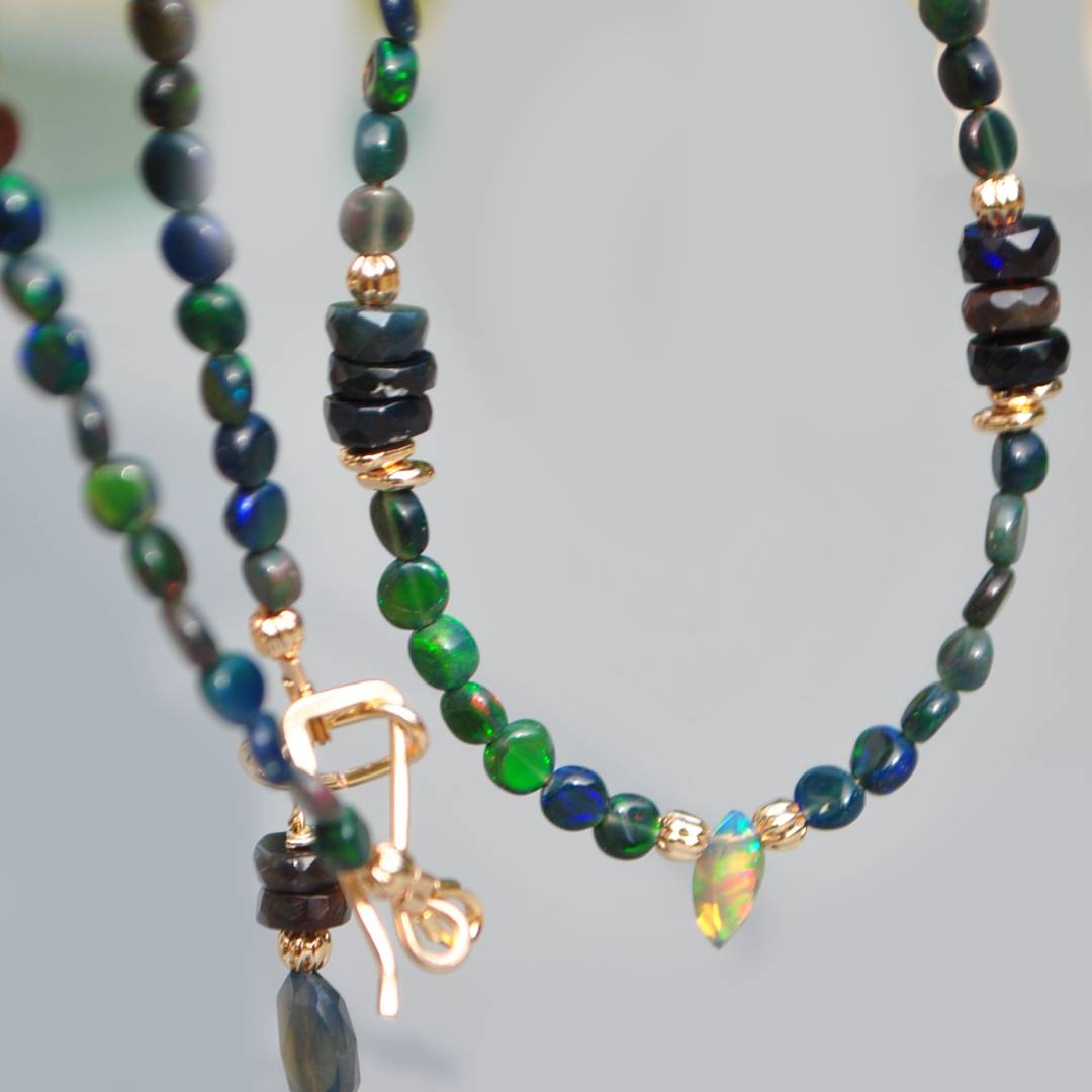 Collier opale noir goutte facettes-4