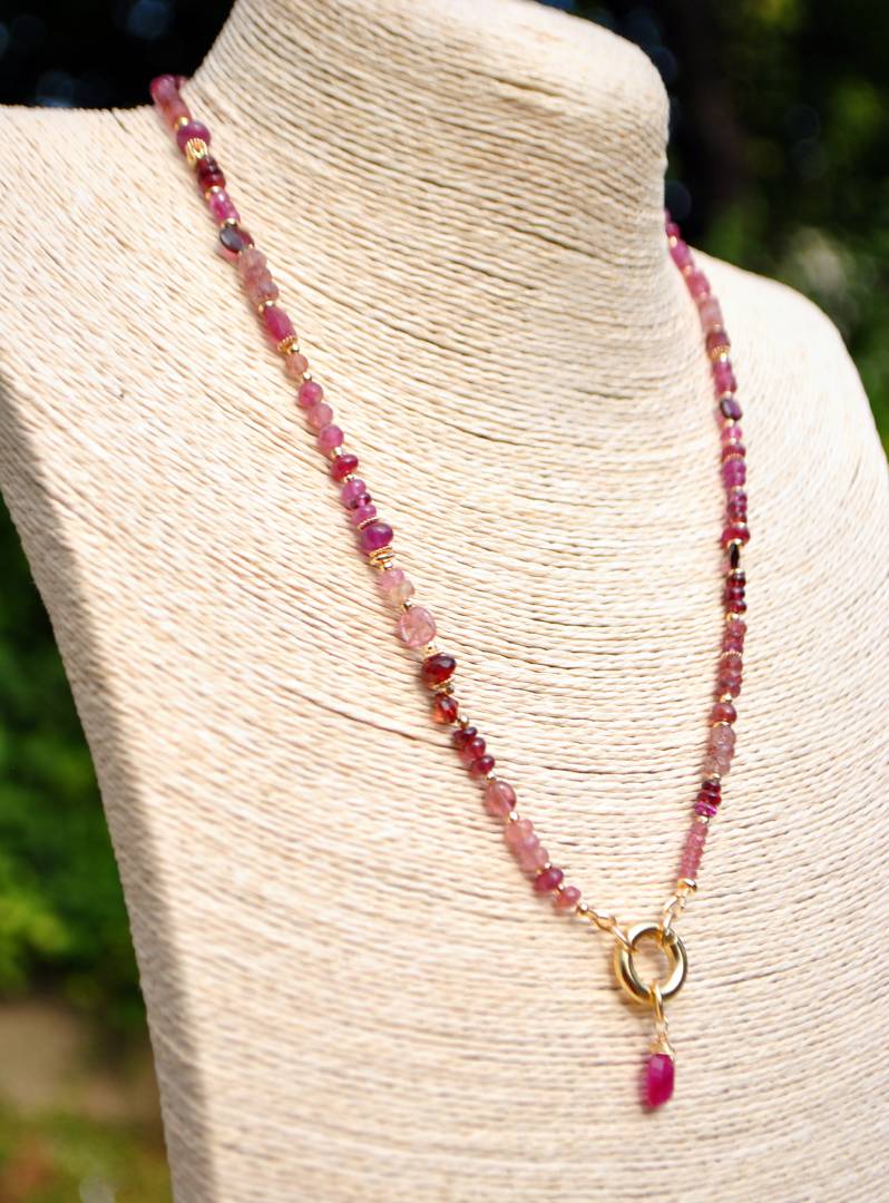 Collier Multi-pierres roses Or 14K _ Saphir, Grenat Rhodolite, Tourmaline et Saphir Rose Or 14K -B