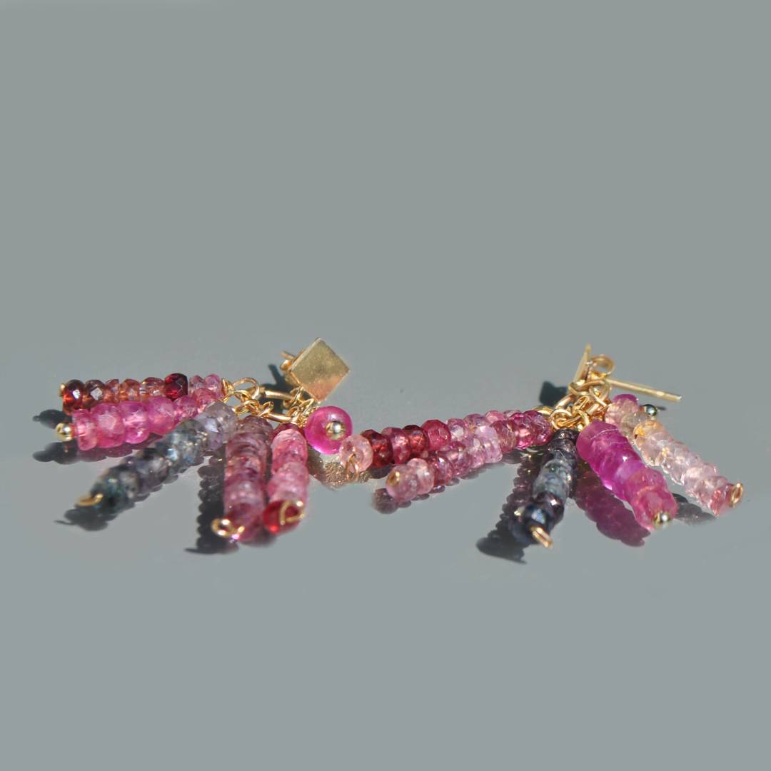 Boucles doreilles clou carré Spinelle rose saphir rose