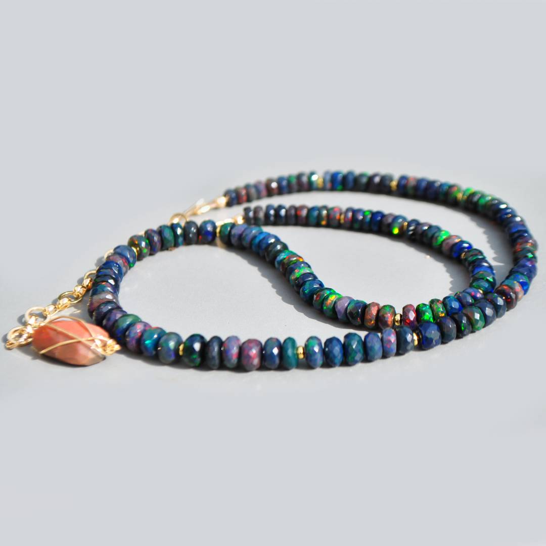 Collier opale noir facettes or14K-1
