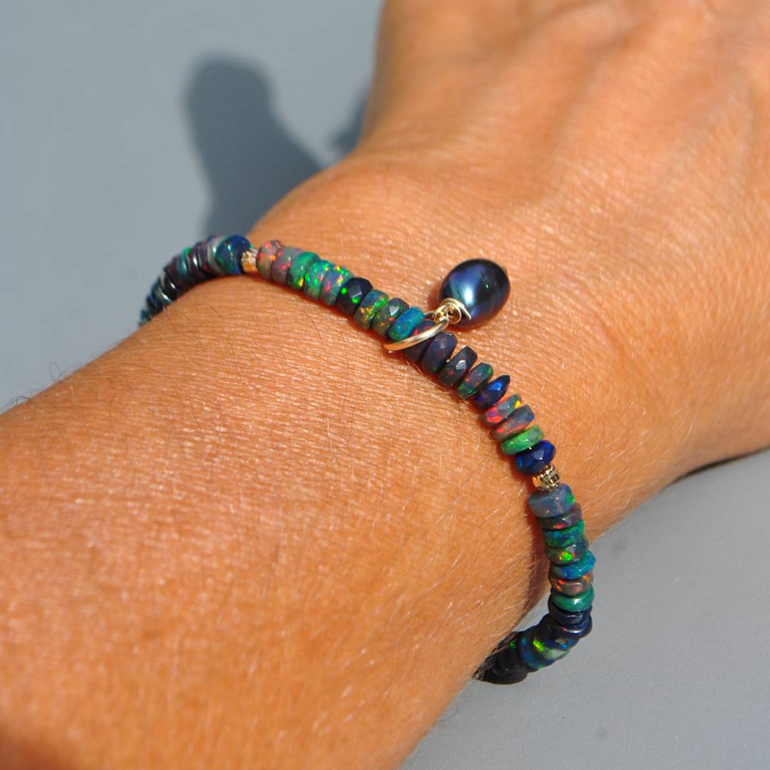 bracelet opale noire et perle noire or-B