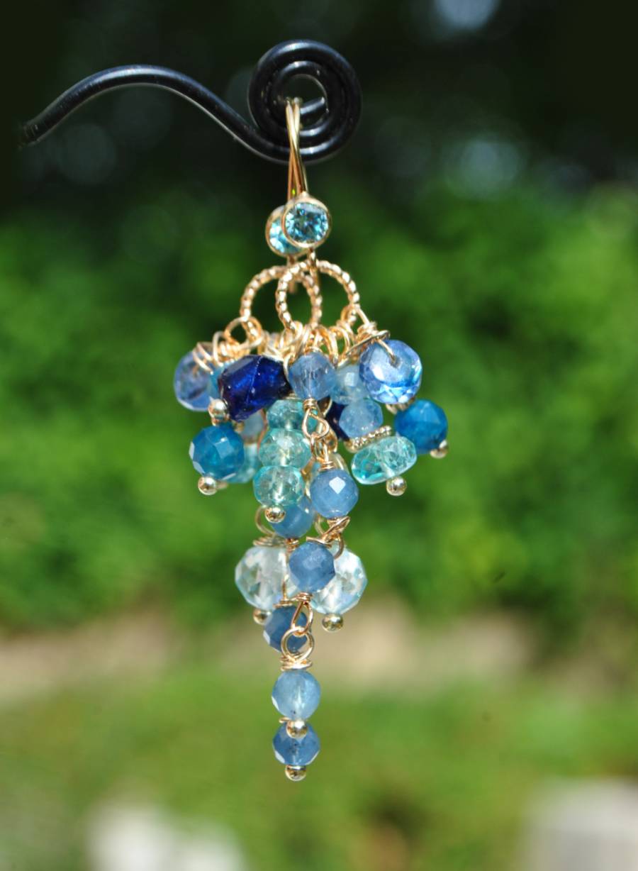 Boucles doreilles pendentes pierres bleues Saphir