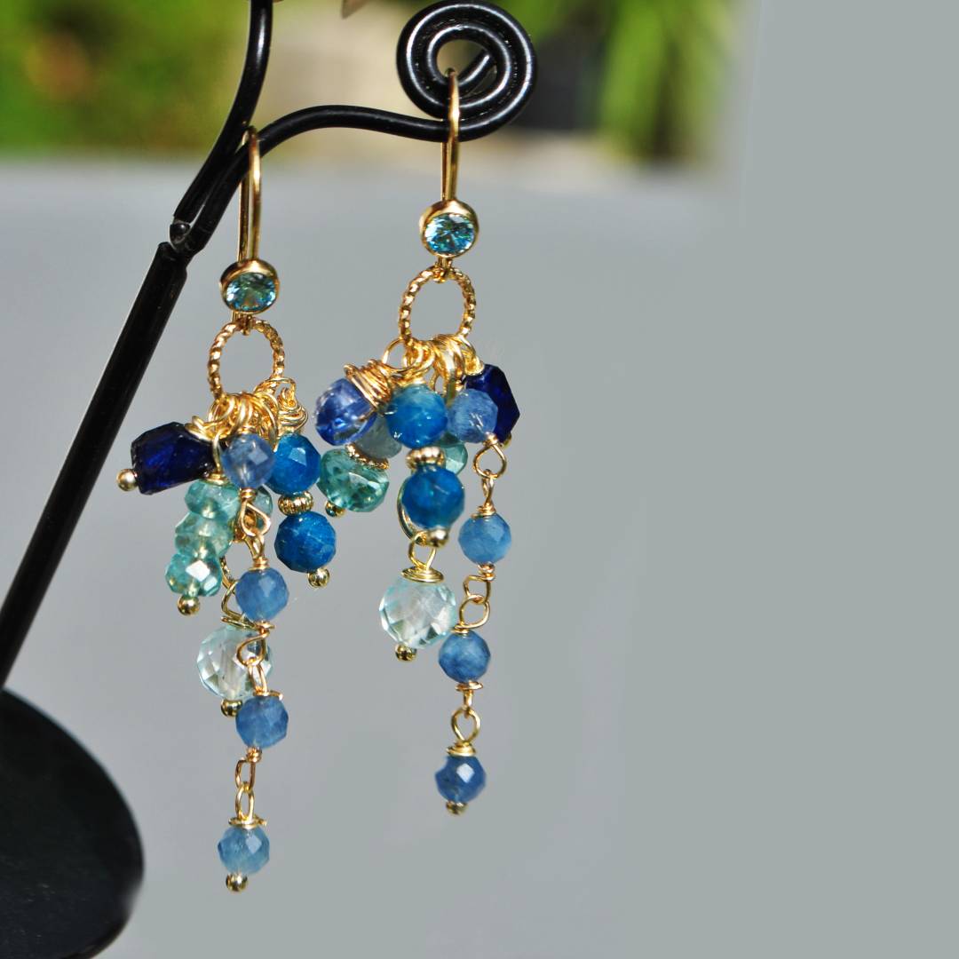 Boucles doreilles pendentes pierres bleues