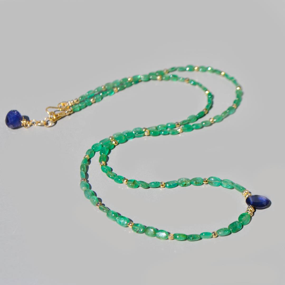 Collier emeraude zambie saphir bleue