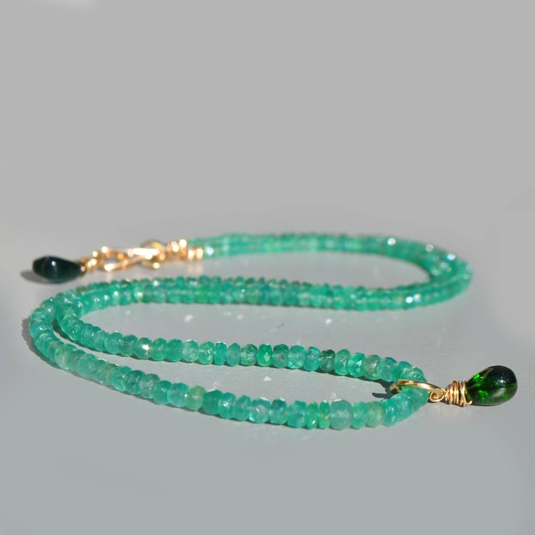 collier emeraude et charm diopside.jpg