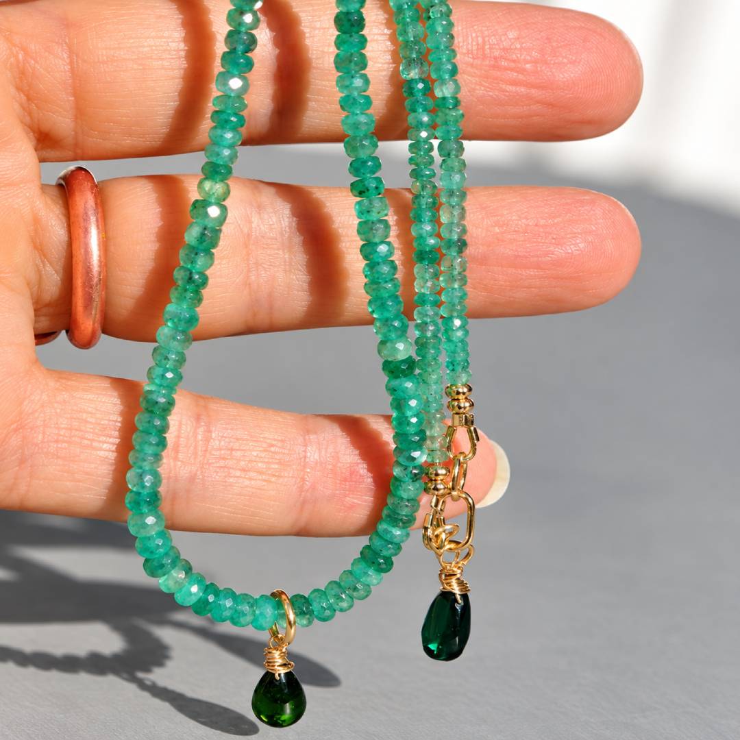 collier emeraude et charm diopside-B