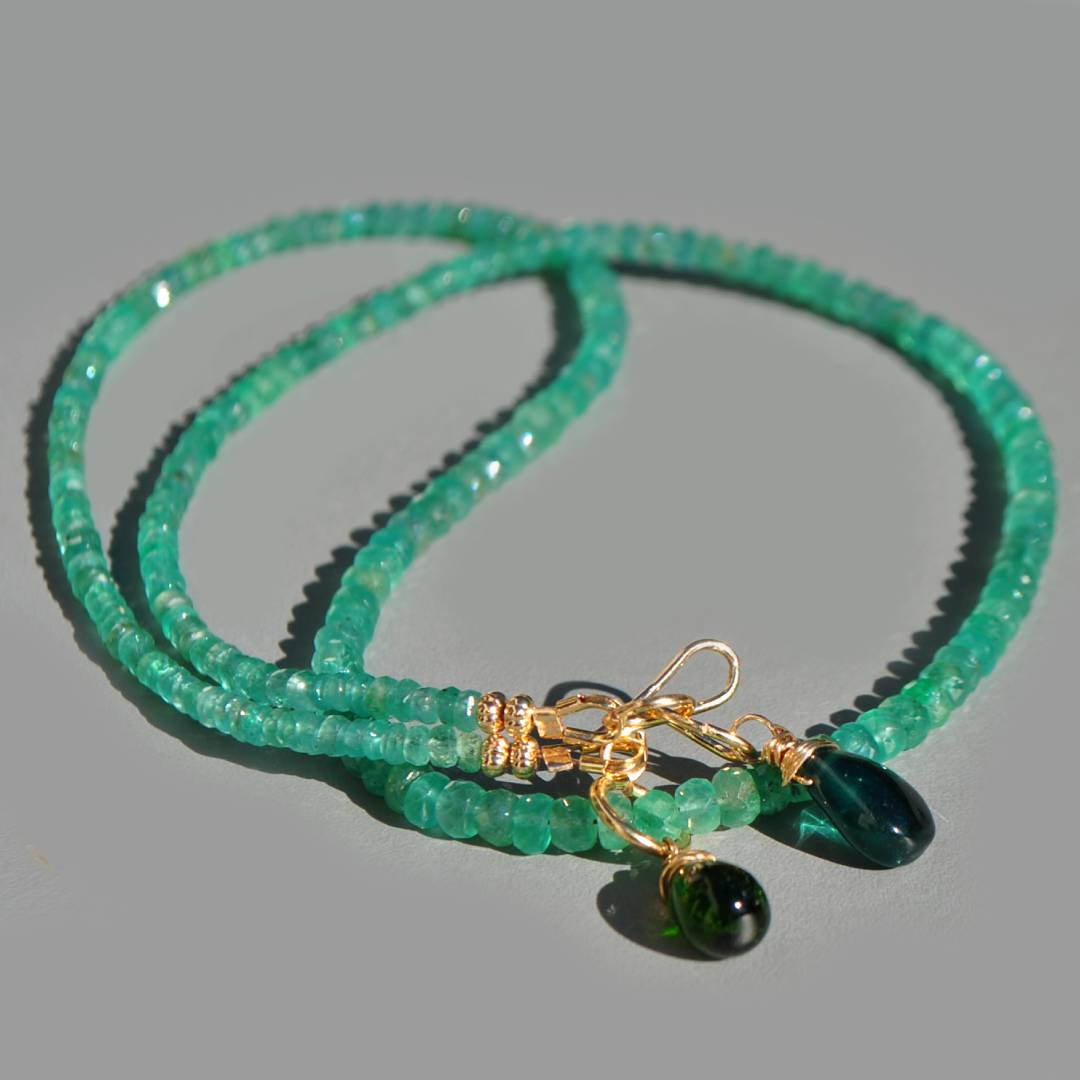 collier emeraude et charm diopside-2