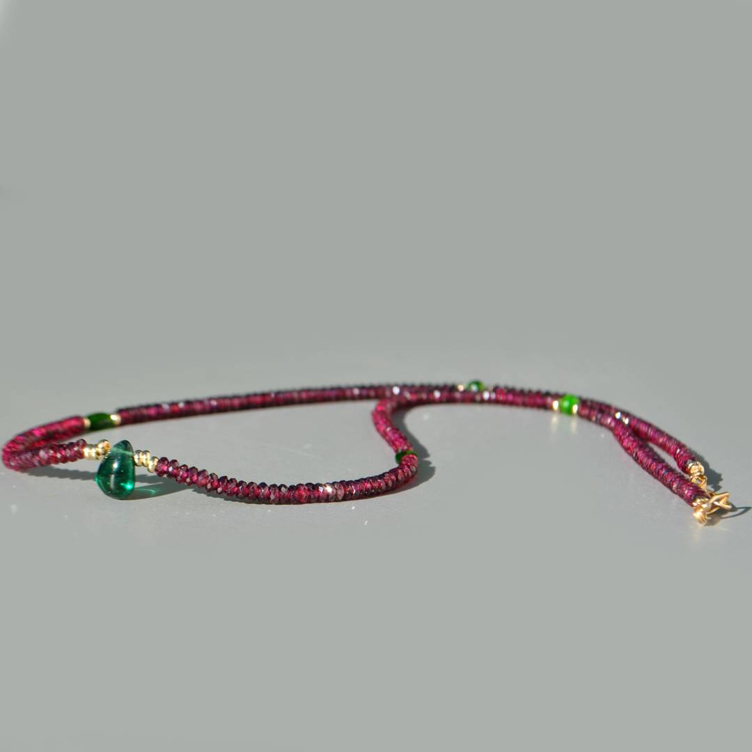 collier grebat rhodolite facettes goutte apatite indicolite-2