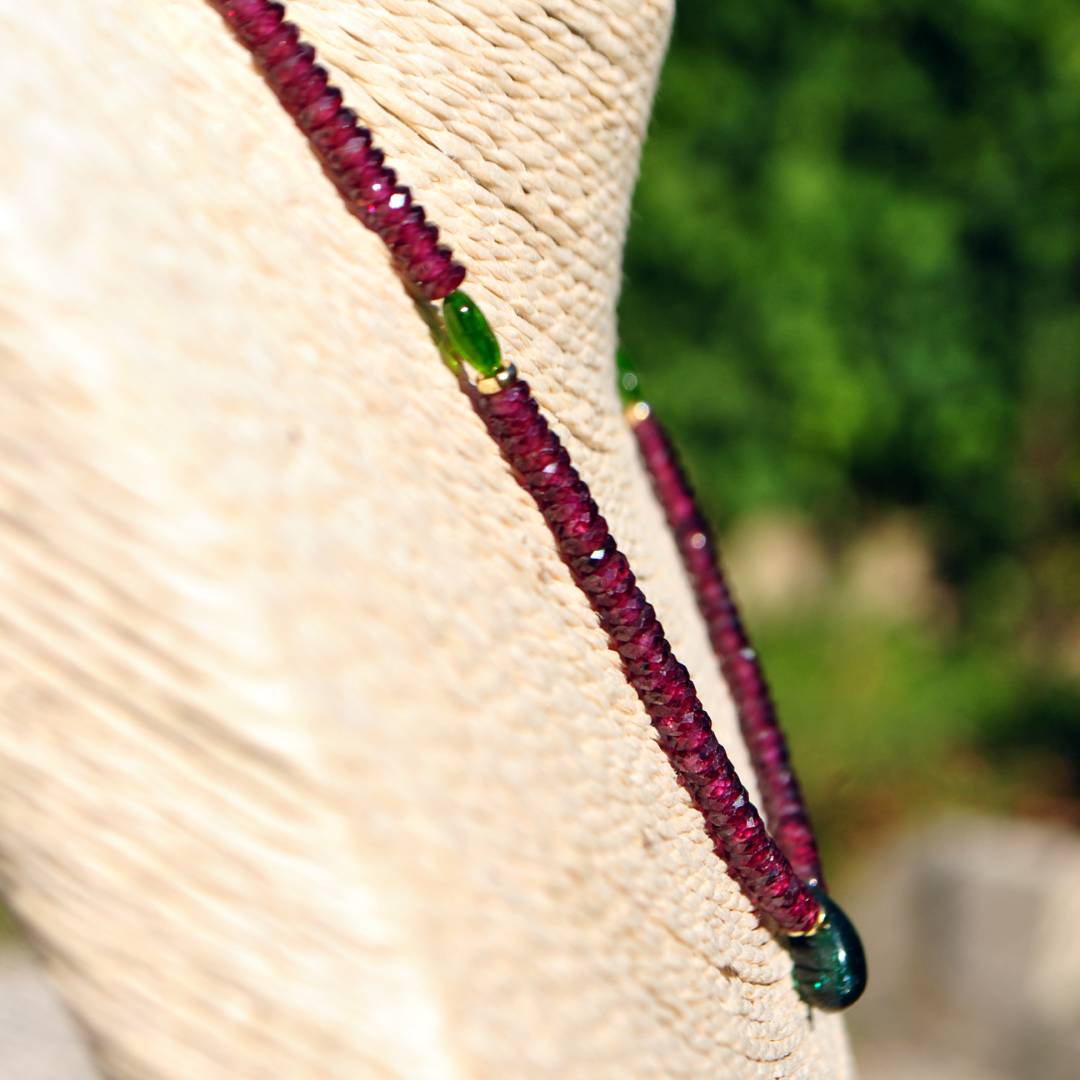 collier grebat rhodolite facettes goutte apatite indicolite-4 (1)