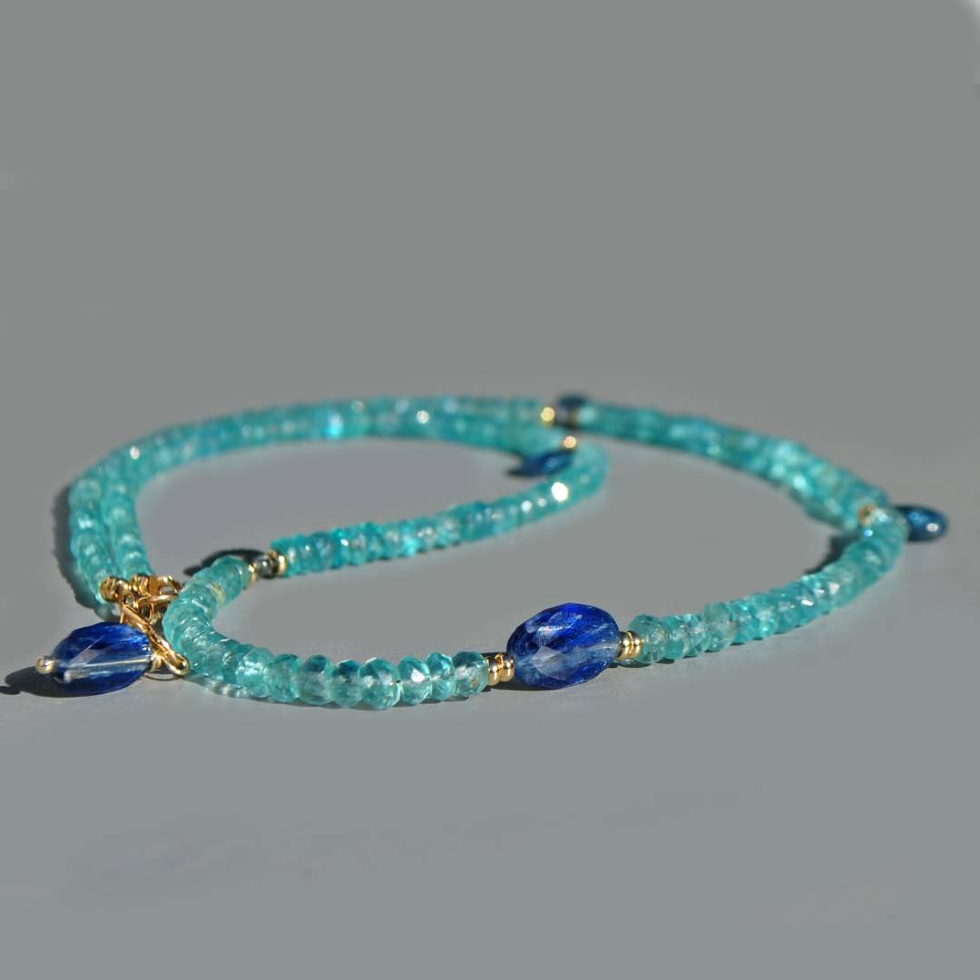 Collier apatite cyanite gold filled