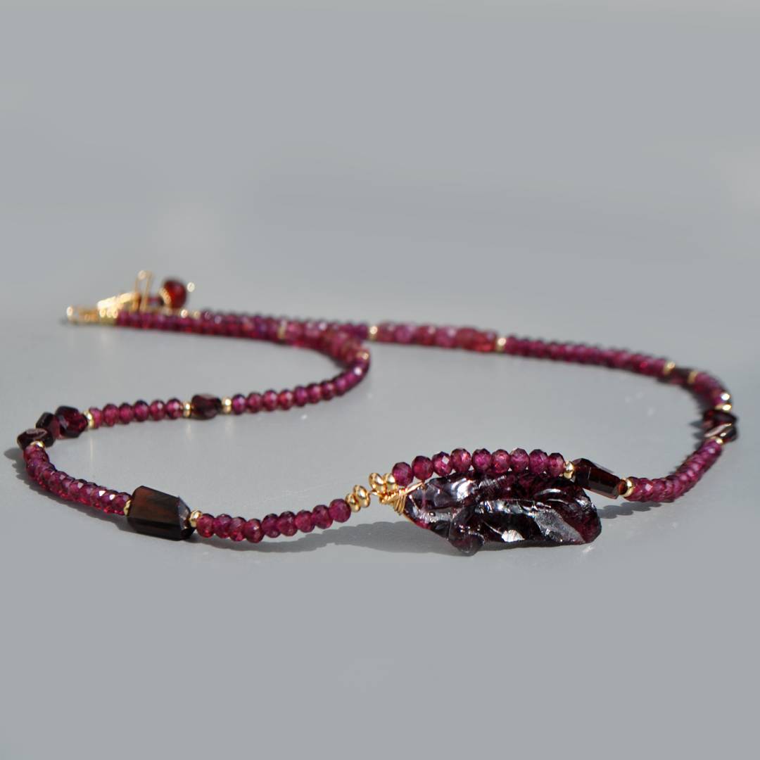 Collier fin grenat Rhodolite et almandin pendentif pierre brute-1