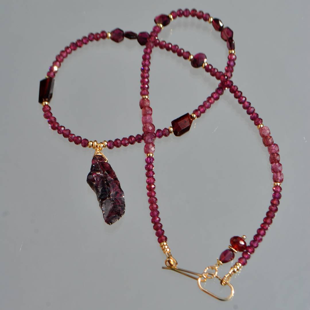 Collier fin grenat Rhodolite et almandin pendentif pierre brute-9