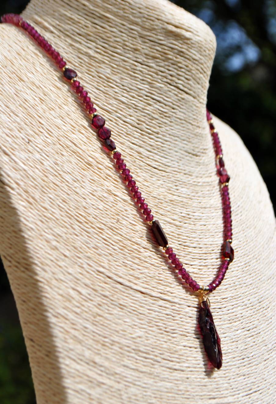 Collier fin grenat Rhodolite et almandin pendentif pierre brute-B