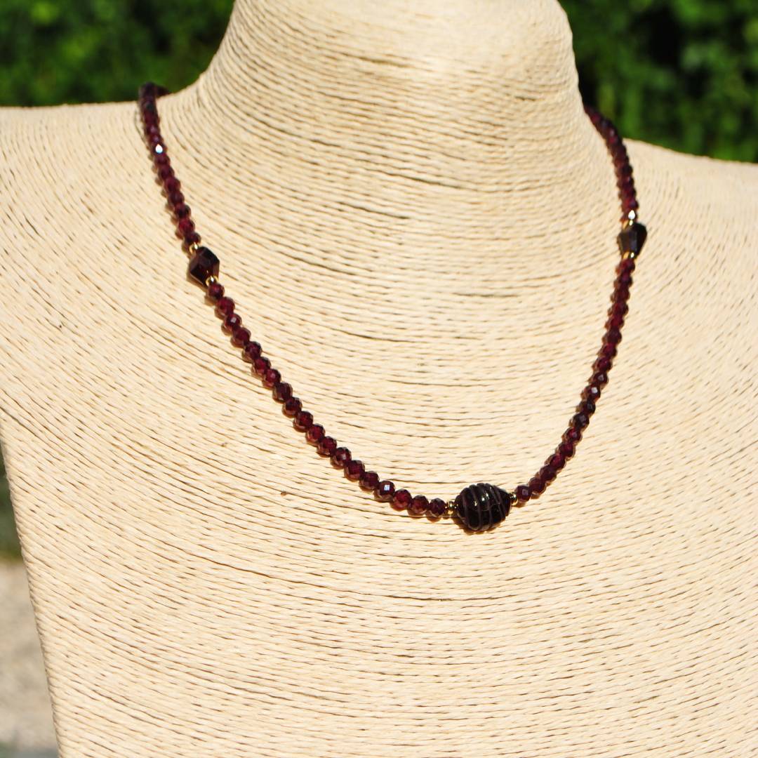 collier grenat rose t et almandin, pierre brute dos-B