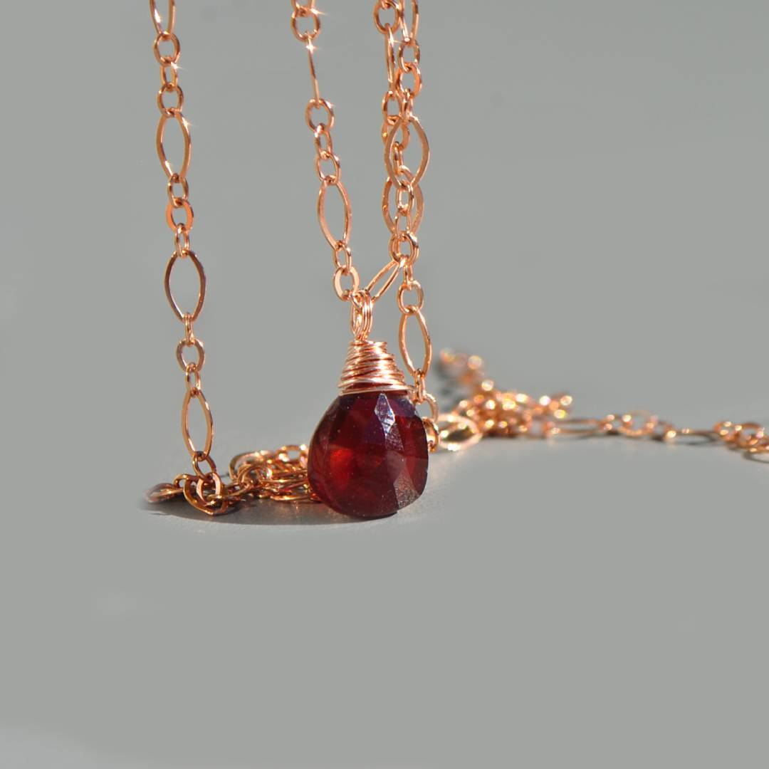 Collier goutte grenat or rose