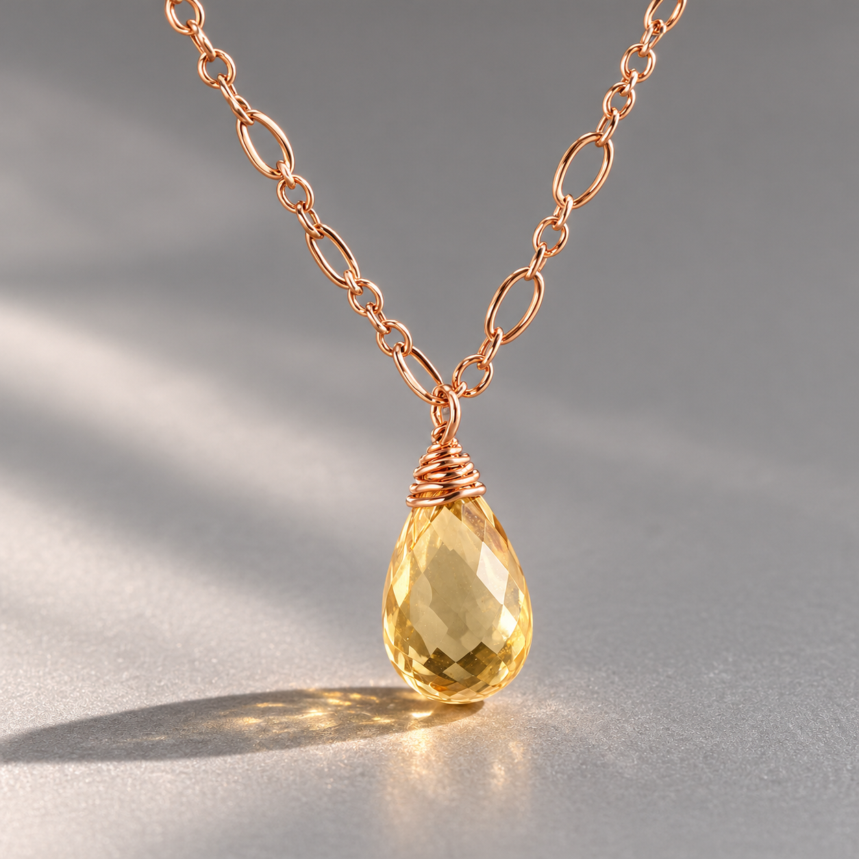 Pendentif goutte en citrine dorée