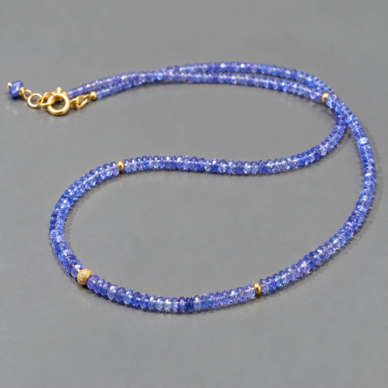 Collier de perles facettées tanzanite bleu lavande-B
