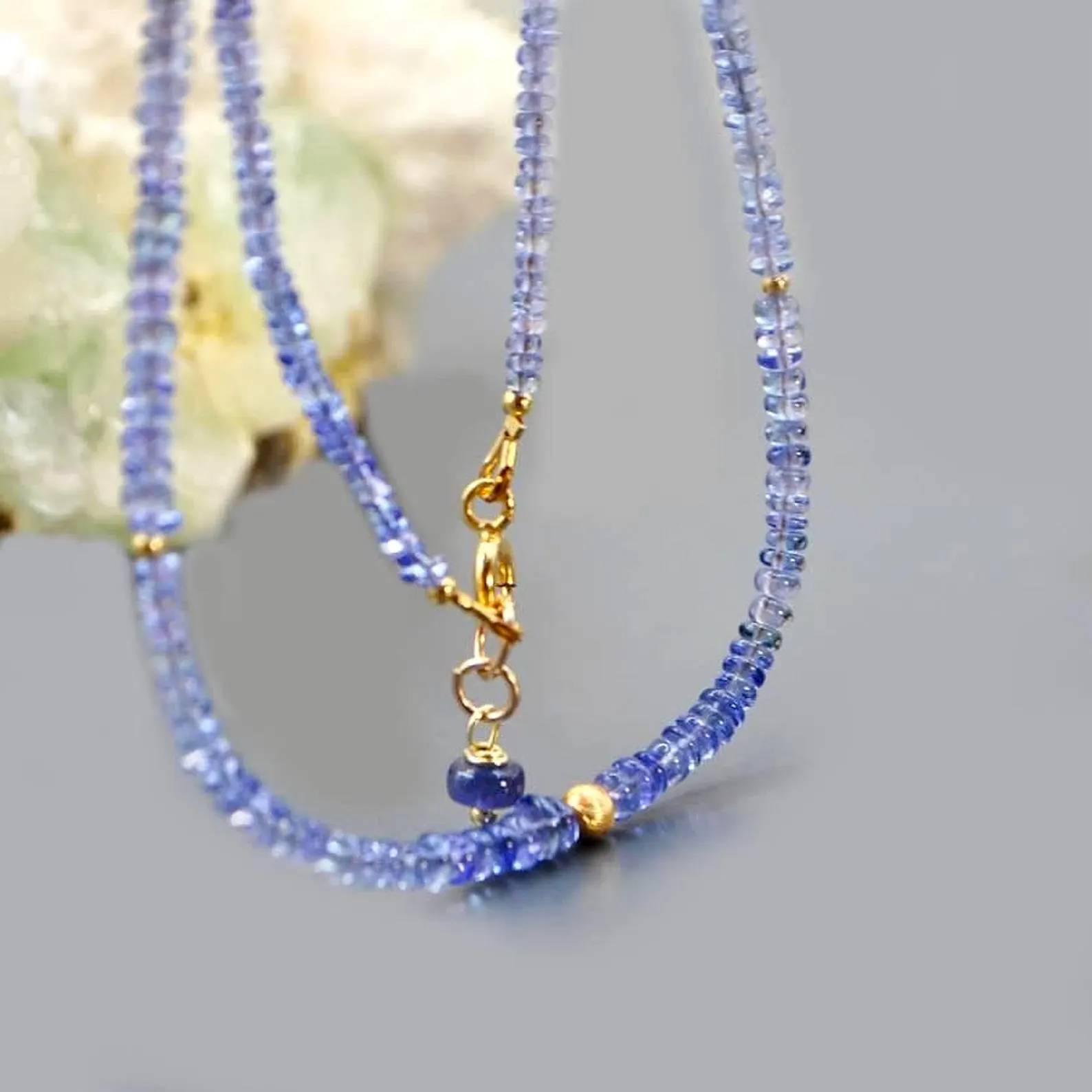 Collier de perles facettées tanzanite bleu lavande-D