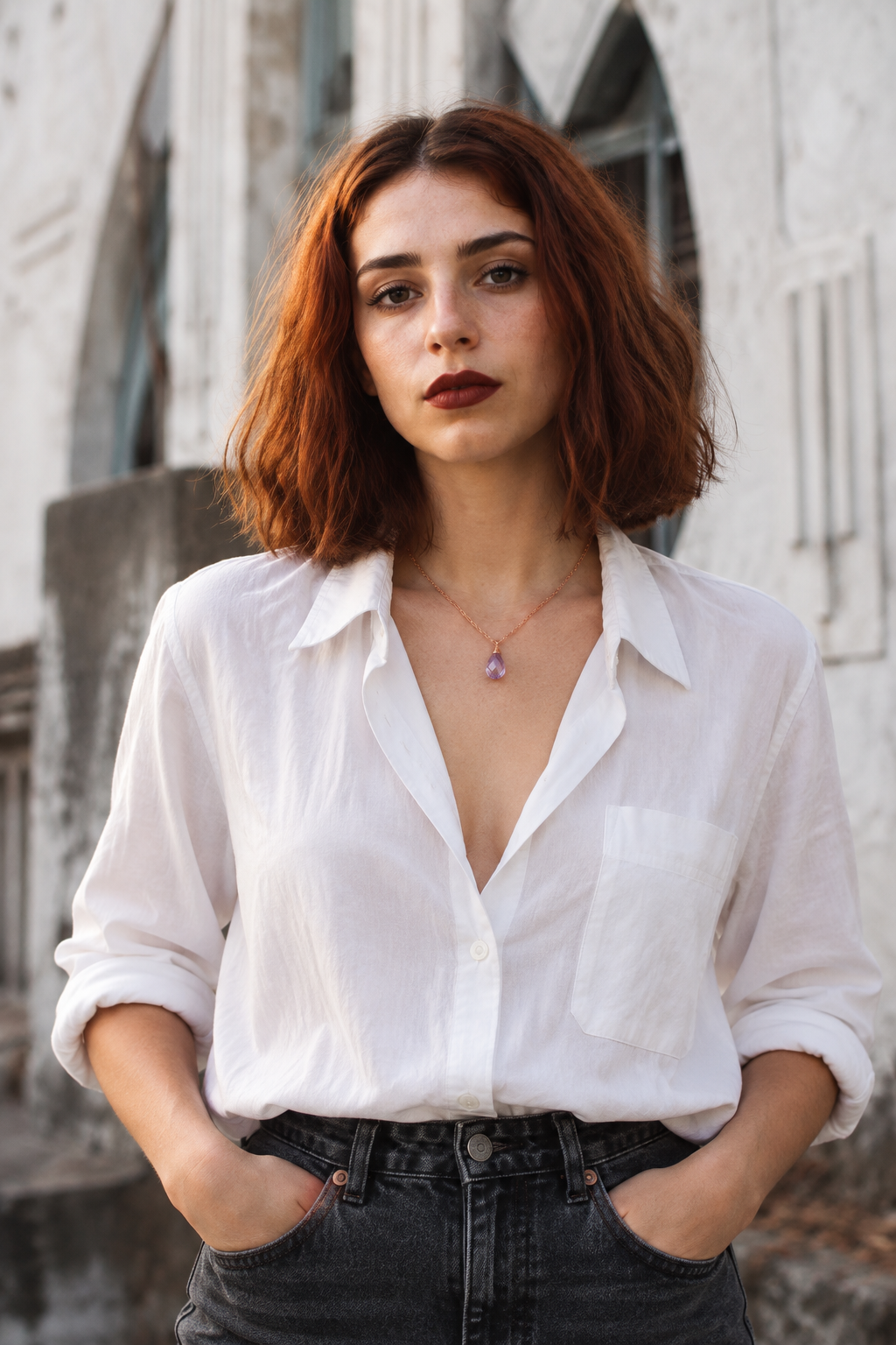 Portrait urbain au pendentif améthyste