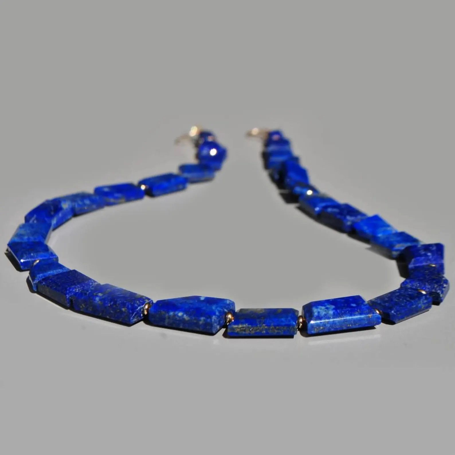 Collier lapis lazuli dAfghanistan, pierres bleu roi et petites perles Gold Filled 14K