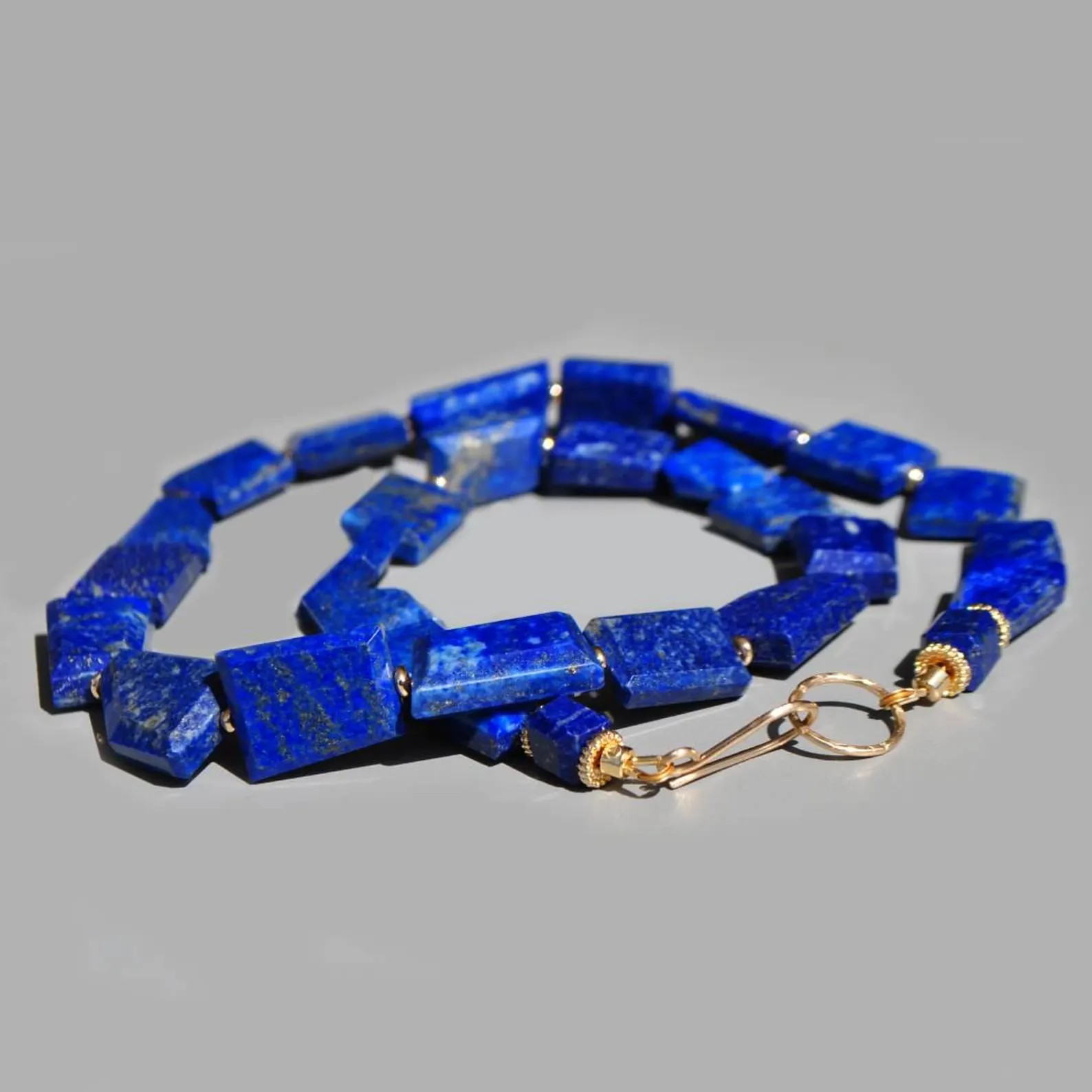 collier-lapis-lazuli-afghanistan-pierres-taillees-fermoir-crochet-gold-filled-14k (1)