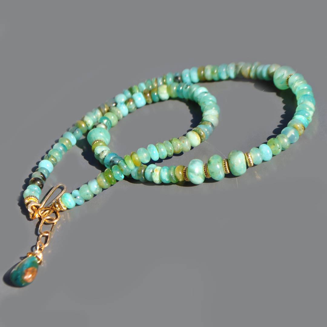 collier en Opale bleue du P&eacute;rou naturelle