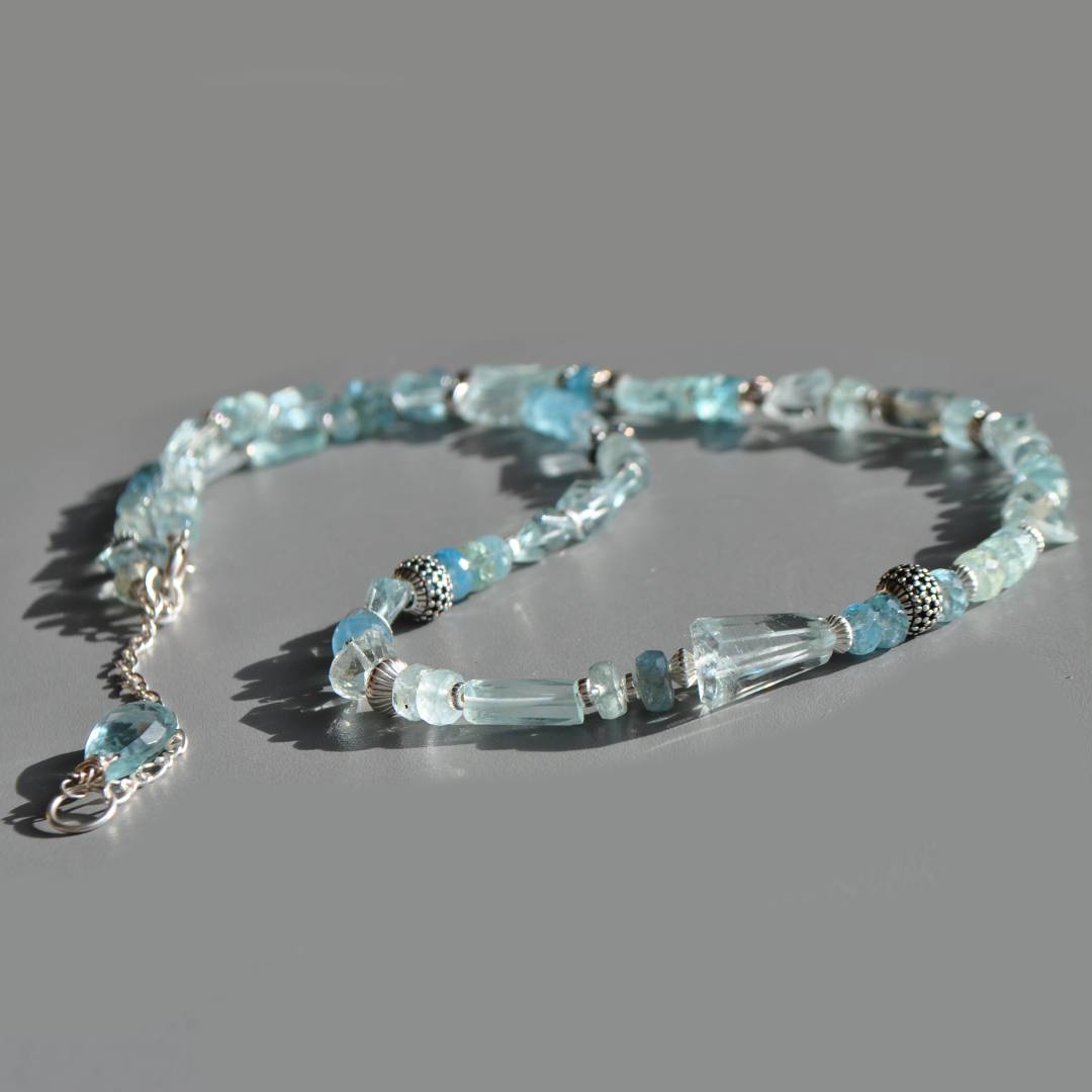 Collier long en aigue-marine naturelle en argent 925