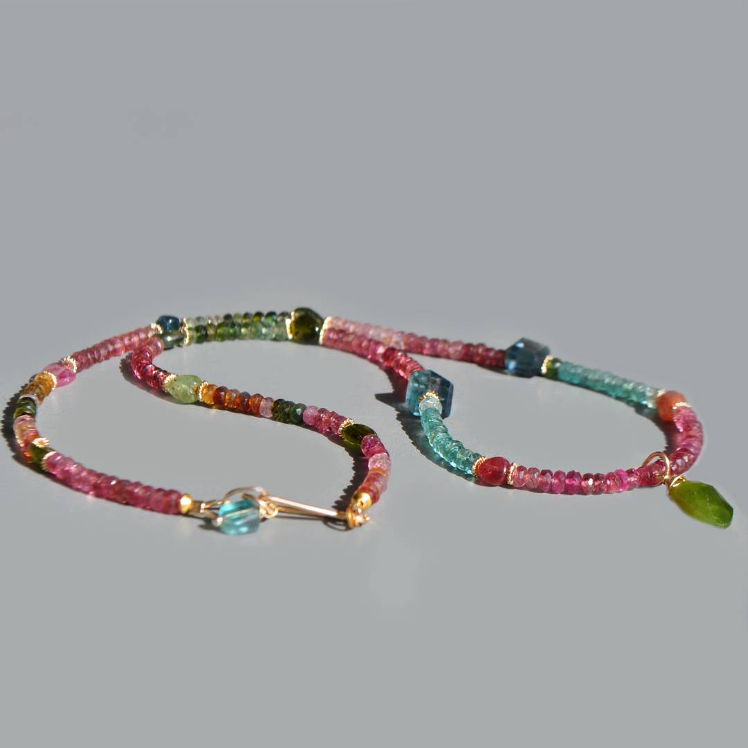 Collier en Tourmaline rose bleue verte