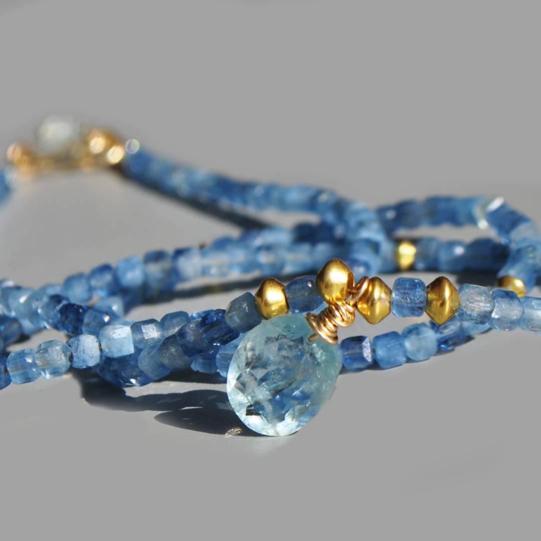 Collier pendentif aigue-marine bleue or 14K