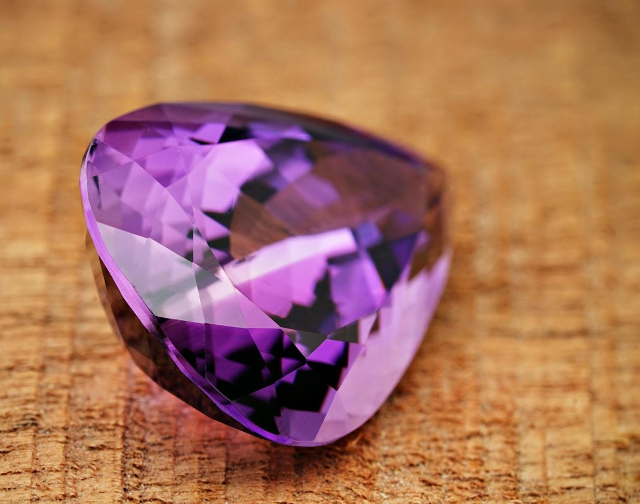 bijoux en am&eacute;thyste naturelle, pierre reconnue pour ses puissantes vibrations et son &eacute;nergie apaisante.