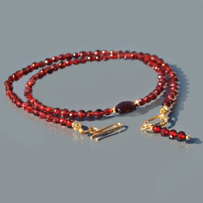 Collier Grenat OR-4