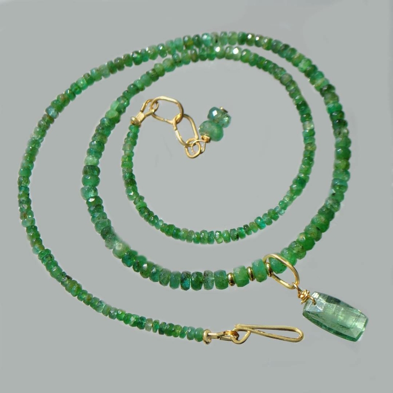 Emeraude verte non huilée 0.637 carat(s Emeraude verte non huilée 0.637 carat(s