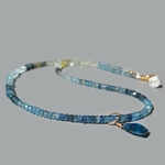 collier pendentif aigue marine bleue foncé